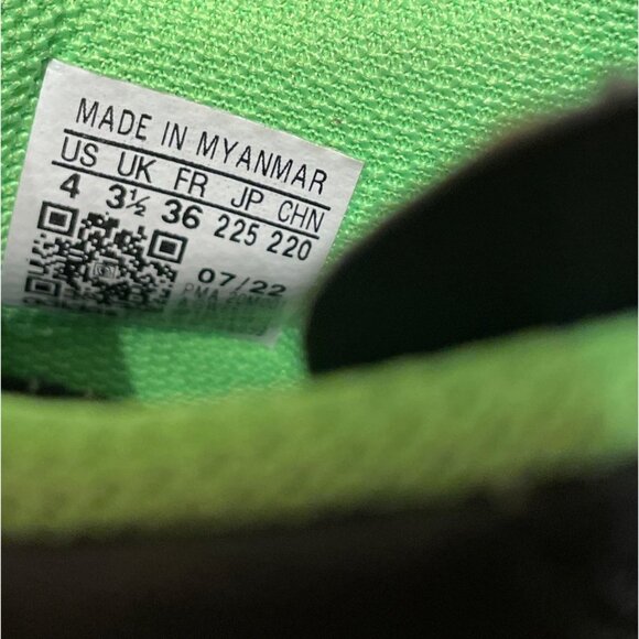 Adidas Black Red Stripe Lace Up Kids Cleats Sz 4 - Picture 7 of 7